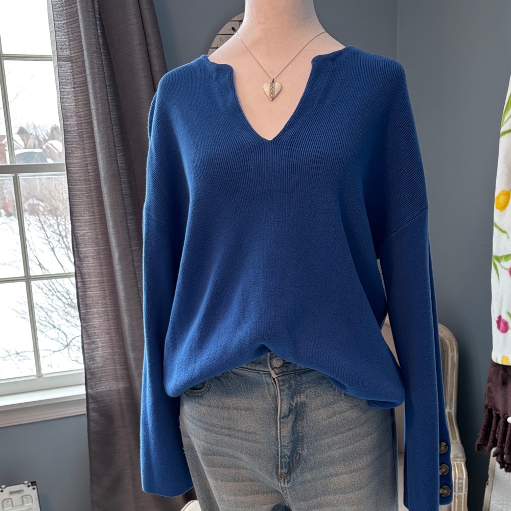 Elegant Royal Blue V-Neck Sweater